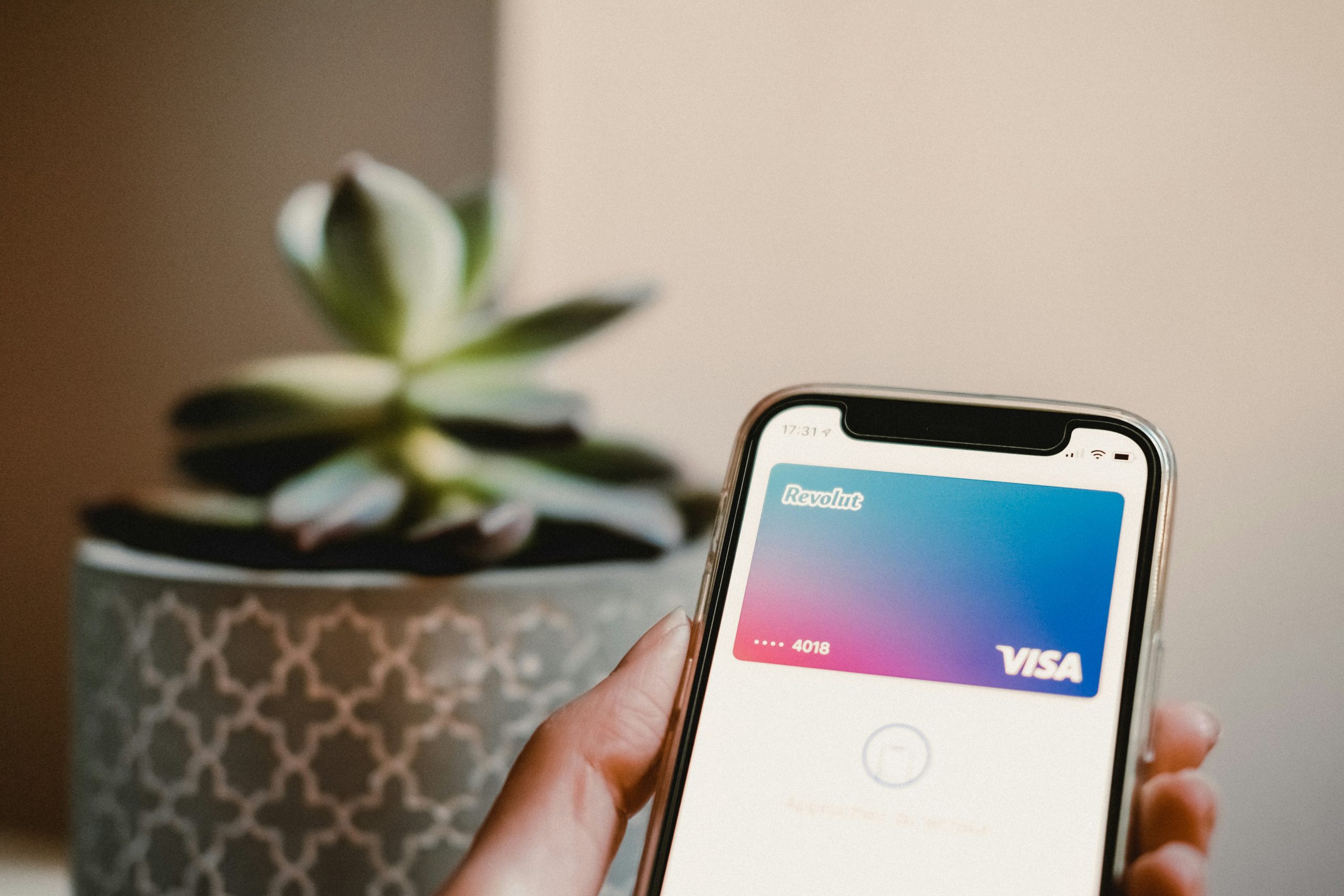 Revolut в Україні: повний огляд та тарифи на 2025 рік